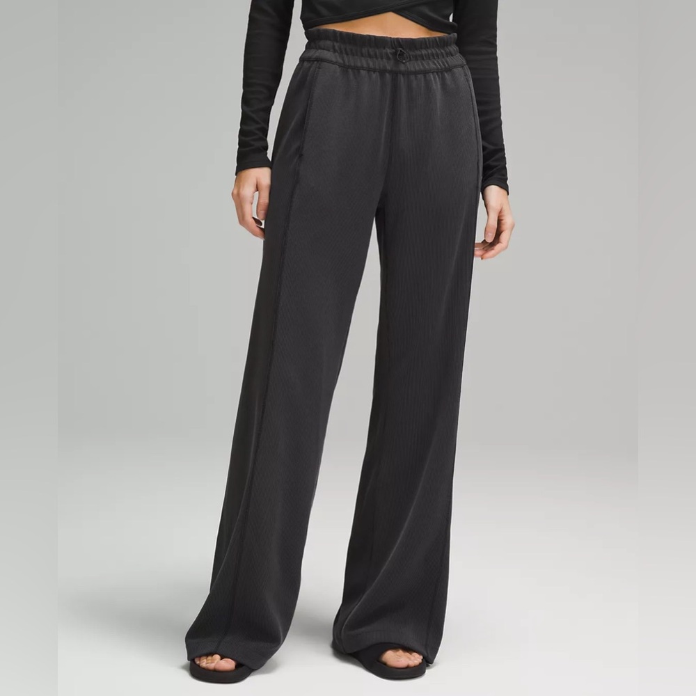 Ribbed Softstreme Mid-Rise Pant size 2 NEVER WORN but took tags off.
